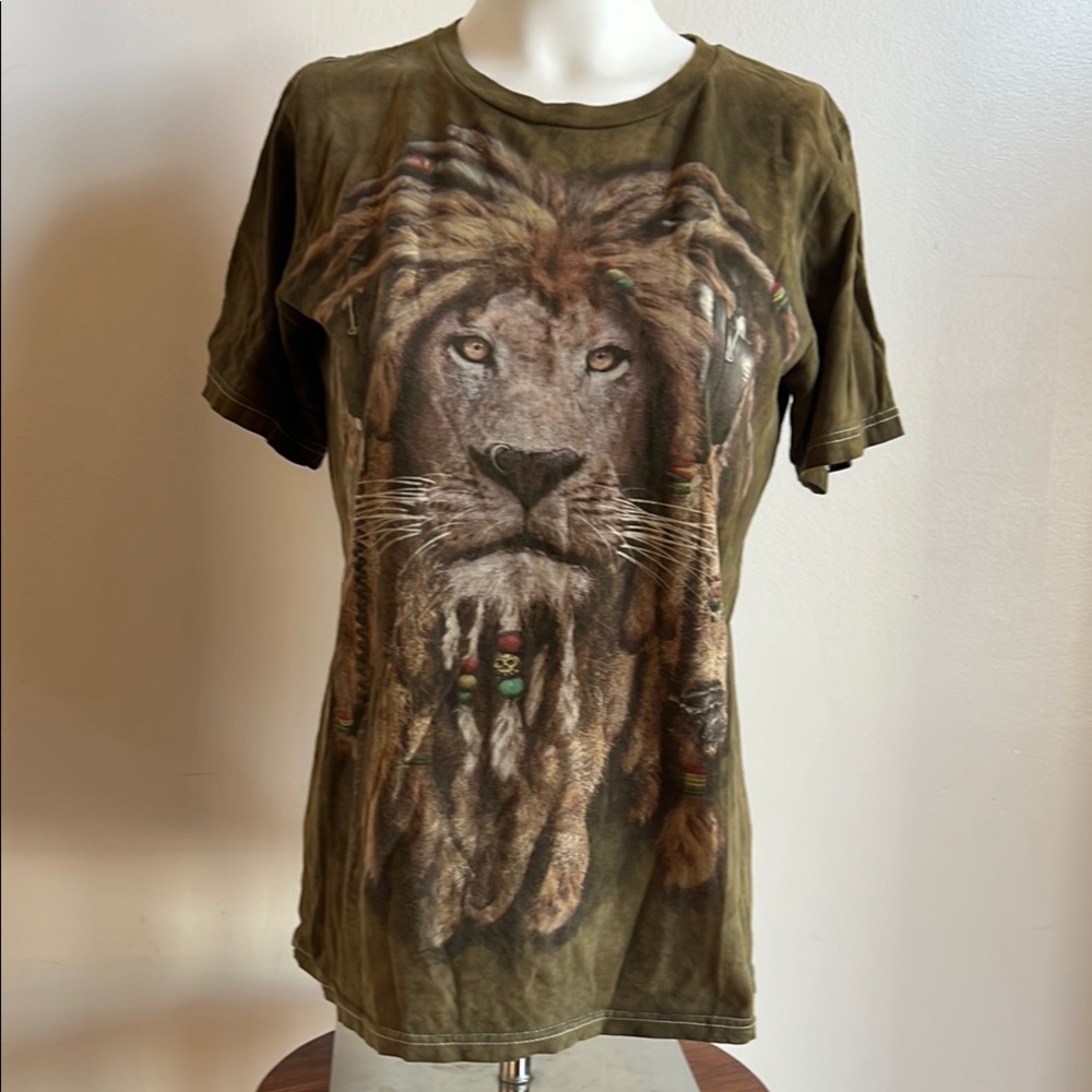The Mountain Lion Graphic T-Shirt in Olive Green